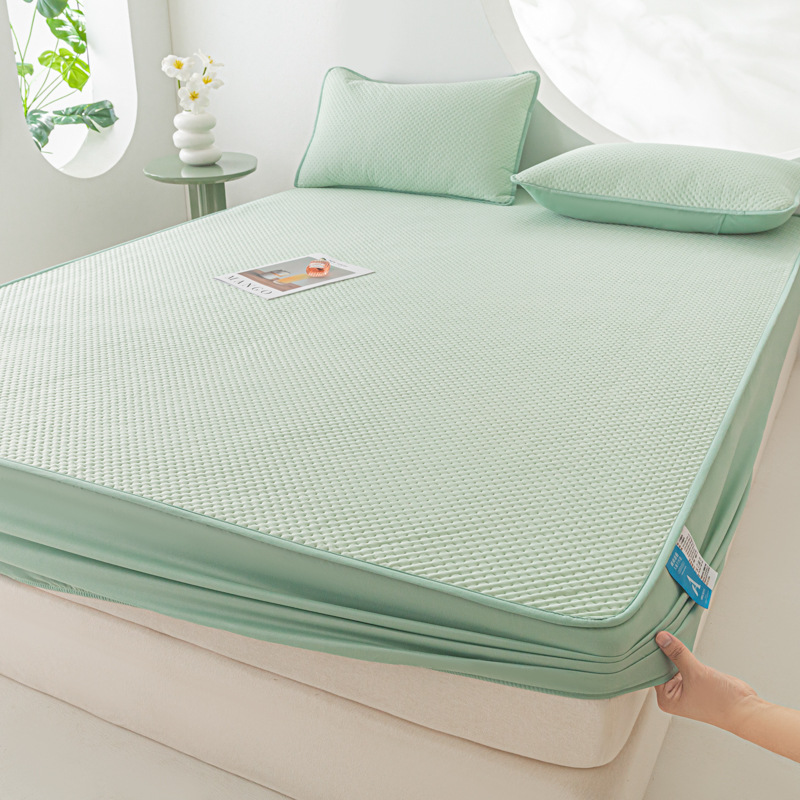 2025 nueva y cómoda funda de cama de seda helada de verano fresco de una sola pieza cubierta protectora de colchón de clase A de verano juego de tres piezas 3