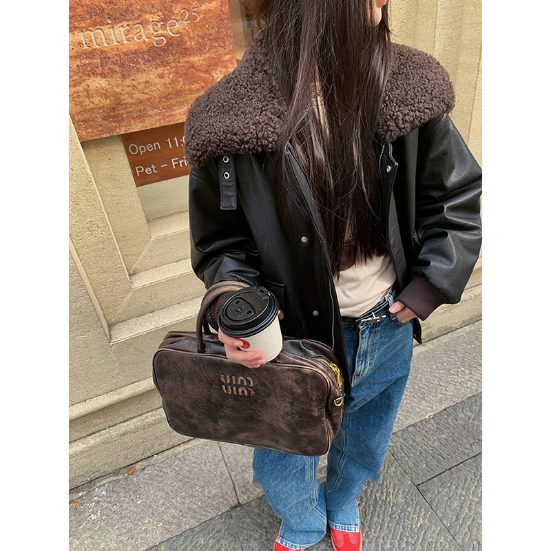 "Wife of shop-owner keeps herself" Barn style retro oil wax special sheepskin down jacket short lamb wool lapel "Wife of shop-owner keeps herself" Barn style retro oil wax special sheepskin down jacket short lamb wool lapel