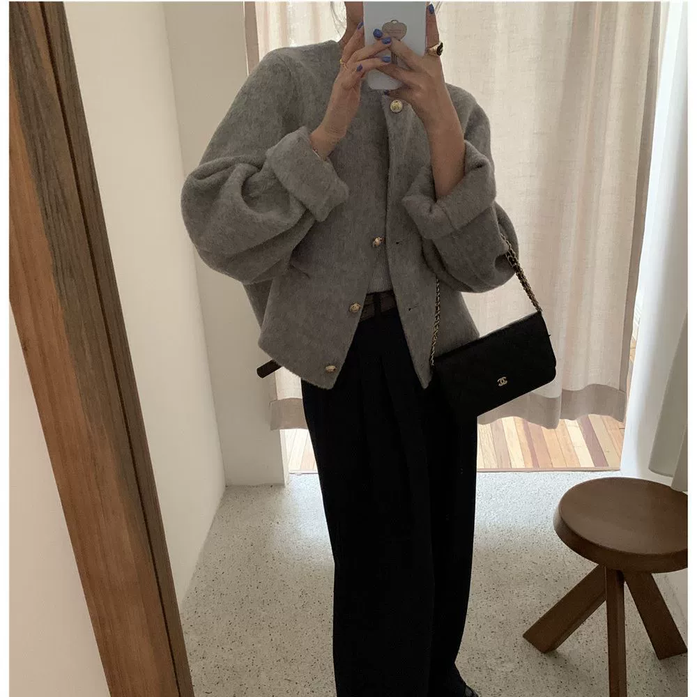 П metal woolen short jacket with a round collar?