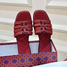 �羳���Q�ļ��¿�W���e�µ�Ůʿ�ļ�����ƽ��Ь�羳���l