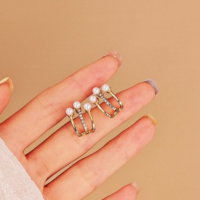 Pendientes de perlas de diamantes con incrustaciones de diamantes de estilo coreano, personalidad exquisita de nicho, moda, diseño simple, joyería de oreja única de lujo ligero