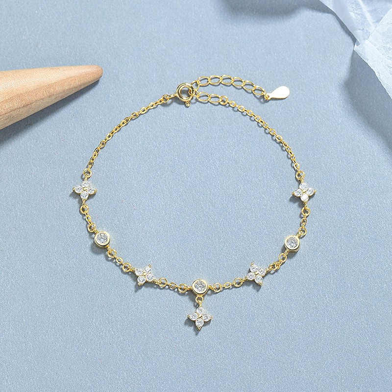 2024 autumn and winter new S925 pure design personality all-match fashion exquisite good luck four-leaf clover bracelet