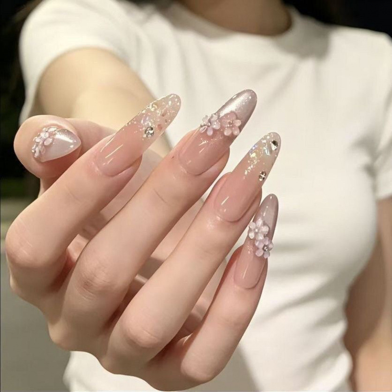 New floral rhinestone long press-on nails, pure and desirable bridal nails, fake nails that enhance skin tone in autumn, suitable for students
