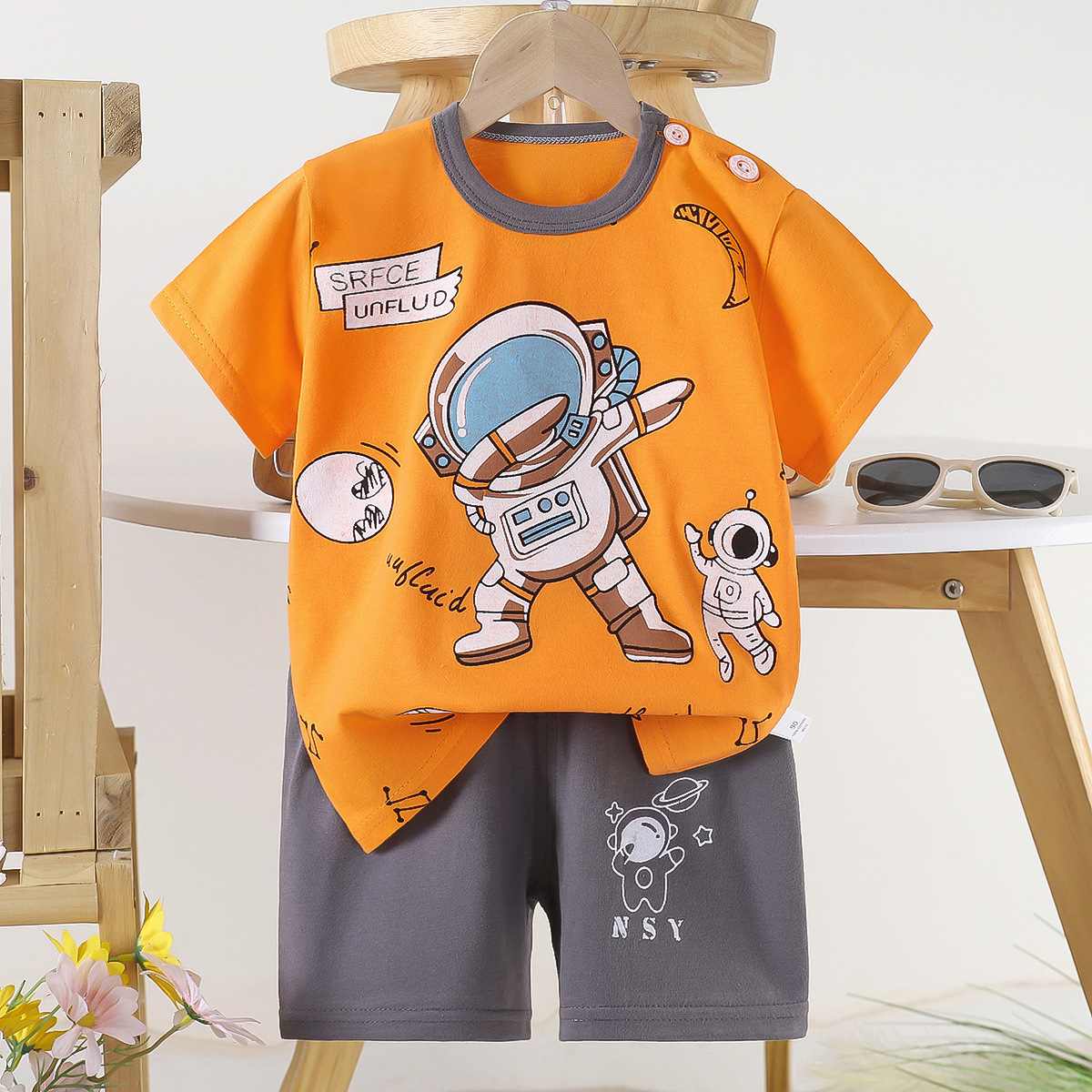 B61-Orange Spaceman