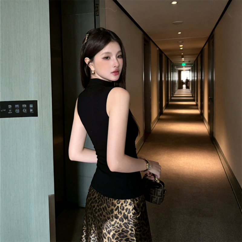 Half-High Collar Sleeveless Top for Women, Solid Color Sleeveless Tank Top, Trendy Outerwear or Inner Layer, Breast-Covering Women's Tank Top Half-High Collar Sleeveless Top for Women, Solid Color Sleeveless Tank Top, Trendy Outerwear or Inner Layer, Breast-Covering Women's Tank Top