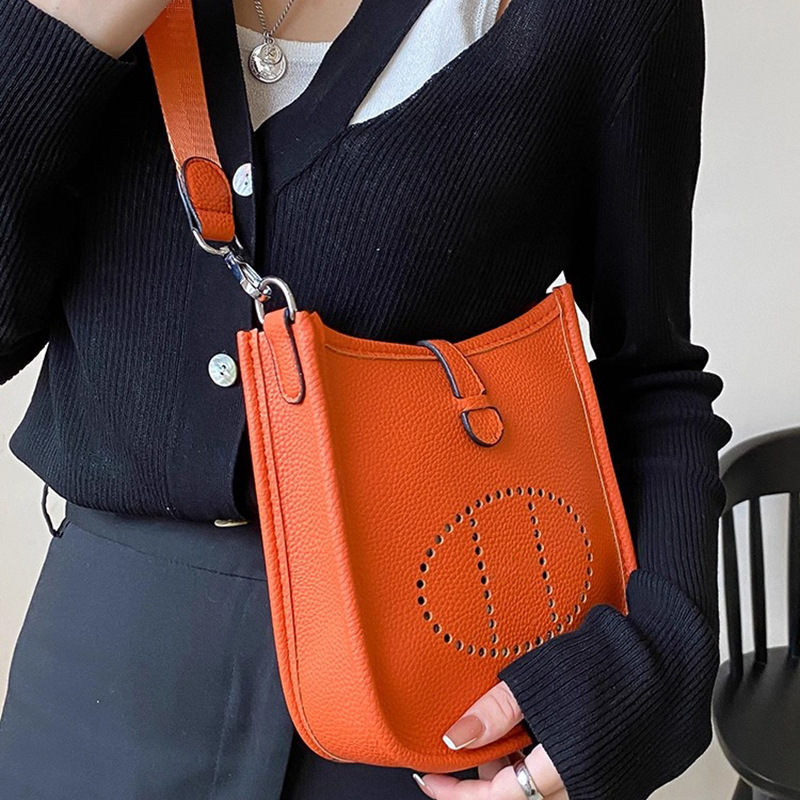 Evelyn First-Layer Cowhide Crossbody Bag with High-End Hollow Craftsmanship, Fashionable and Versatile Shoulder Bag, Commuter Bag Wholesale