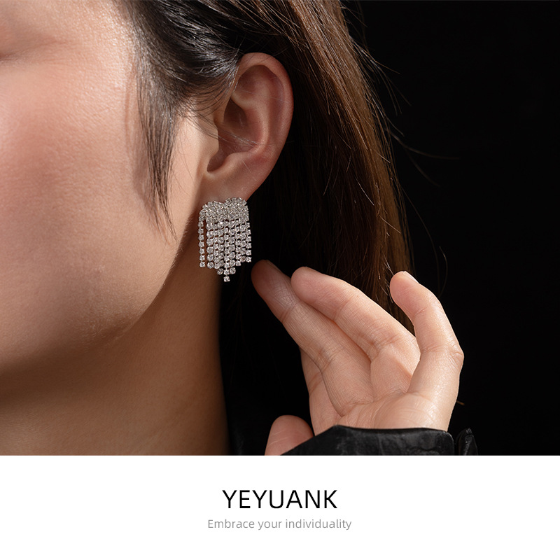 Pendientes de botón con circonita cúbica y perlas_voghion.com