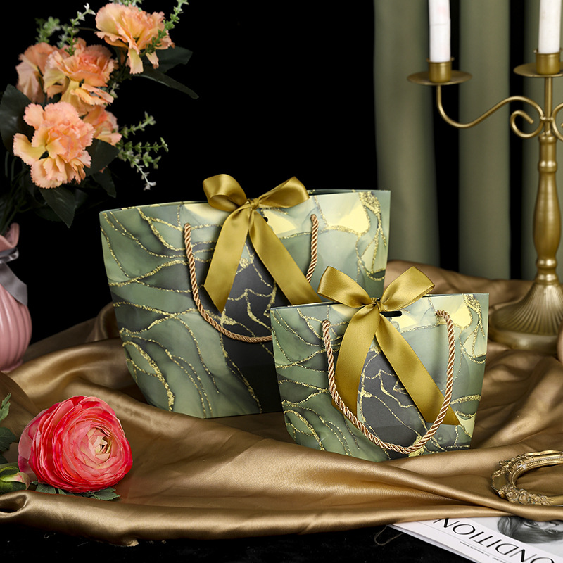 Bolsa de regalo, ramo de flores, pintura al óleo, exquisita y elegante bolsa de regalo literaria para cumpleaños, bolsa de regalo, bolso universal de papel kraft