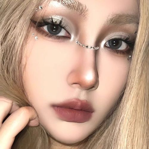 Face adornments with rhinestones, concert diamond makeup, bridge-of-nose makeup, shattered rhinestones, tear rhinestones, pearl diamonds, stage performance, face stickers