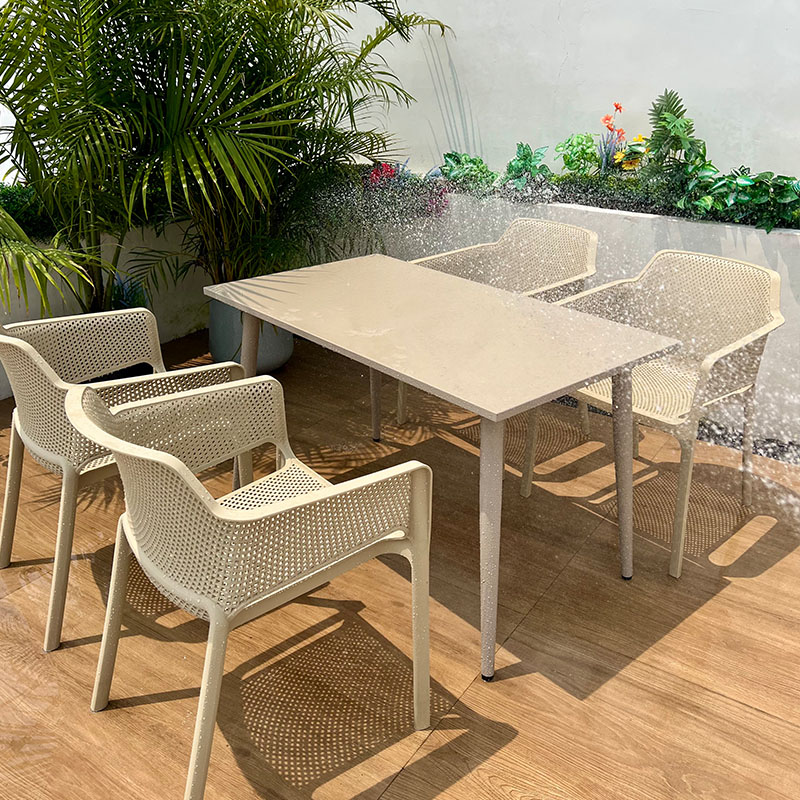 Mesa y silla de patio al aire libre combinación de balcón al aire libre zona de ocio jardín tienda de té de leche de plástico exterior impermeable y protector solar