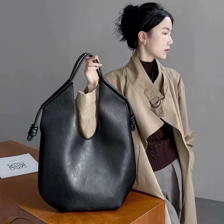 Summer capacious minimalistic one-shoulder bag
