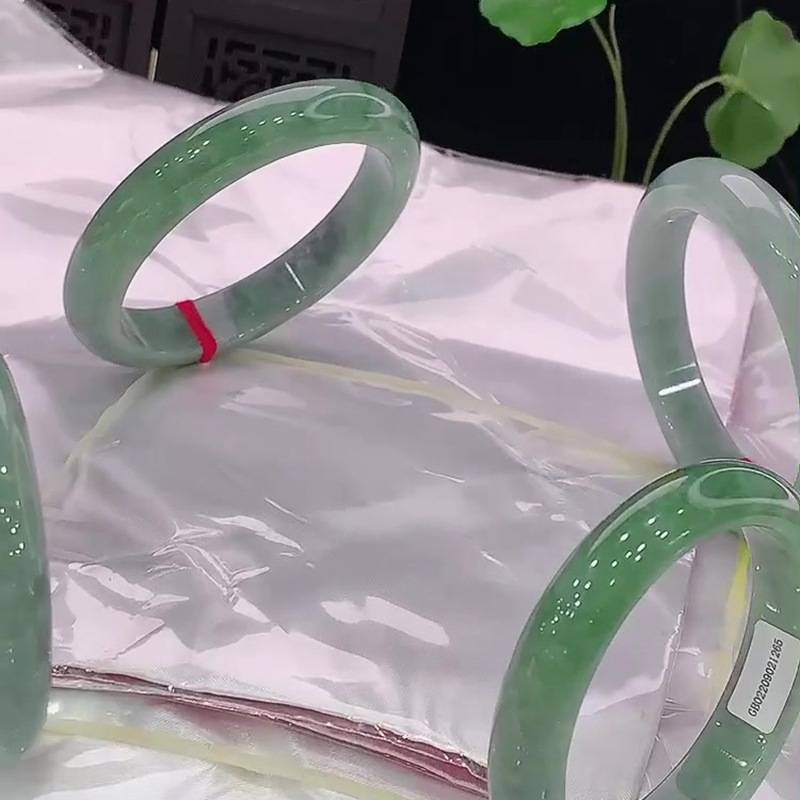 天然缅甸翡翠A货做工细腻种水好 贵妃翡翠手镯手镯批发