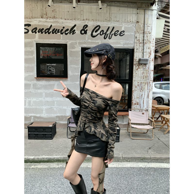 Hot Girl Style Vintage Camouflage Print off-shoulder Pleated Long-sleeved T-shirt Women's Niche Ruffled Strap Slim-fit Top Hot Girl Style Vintage Camouflage Print off-shoulder Pleated Long-sleeved T-shirt Women's Niche Ruffled Strap Slim-fit Top