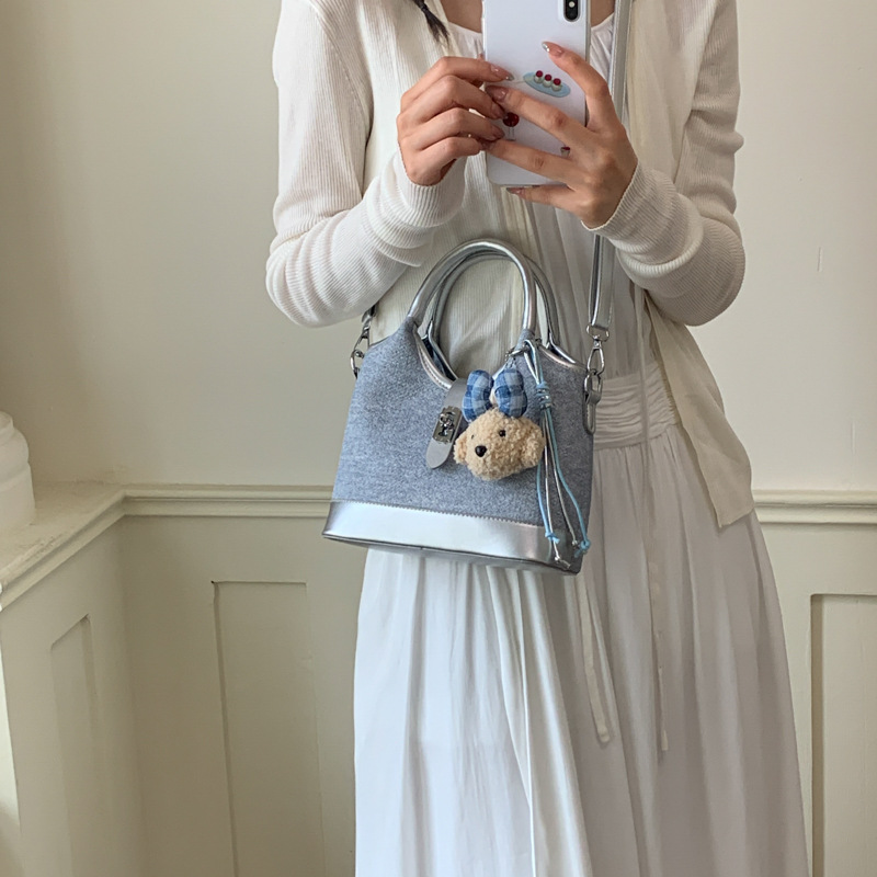 Bolsa de mano de color chocante para mujeres 2026 nueva moda versátil bolso de cubo de verano mochila de viaje