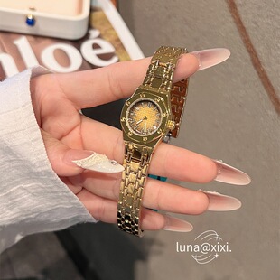 ���Q���NAP�ʼ����i�r�К��|Ůʿ�ֱ�miniС���P���ֵ���s����