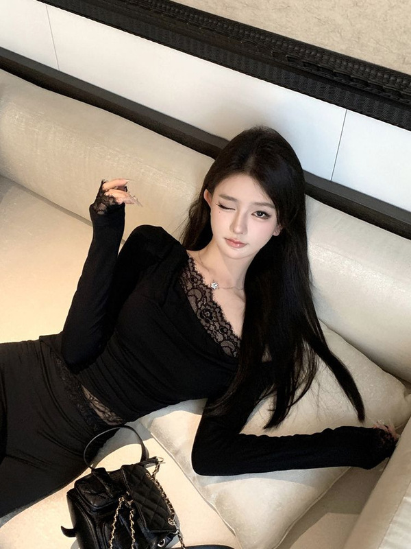 法式纯欲蕾丝拼接露肩上衣女2025年新款少女感荡领露肩长袖T恤女|undefined