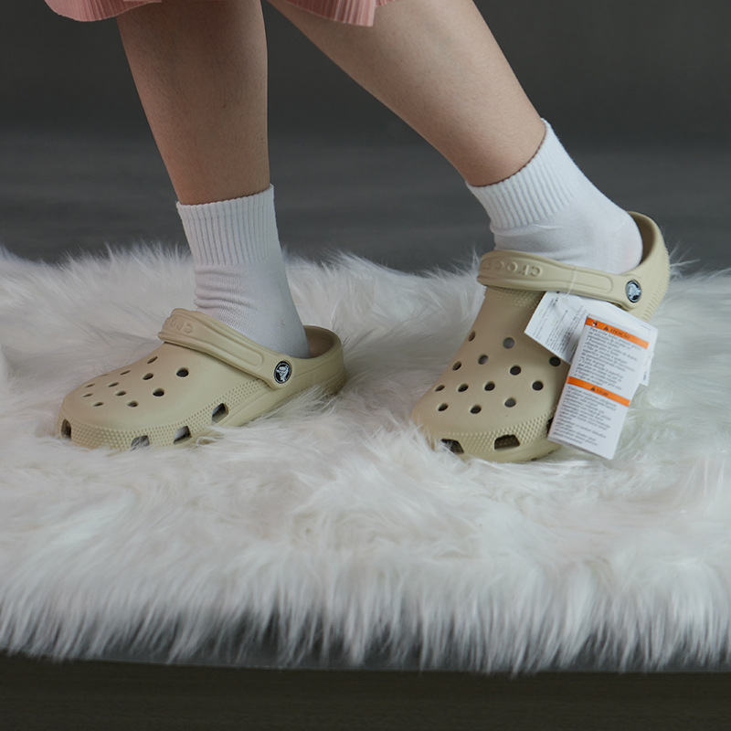 국경 간 전자 상거래 공장 직접 도매 세대 홀 신발 여름 스타 비치 신발 평면 통기성 슬리퍼