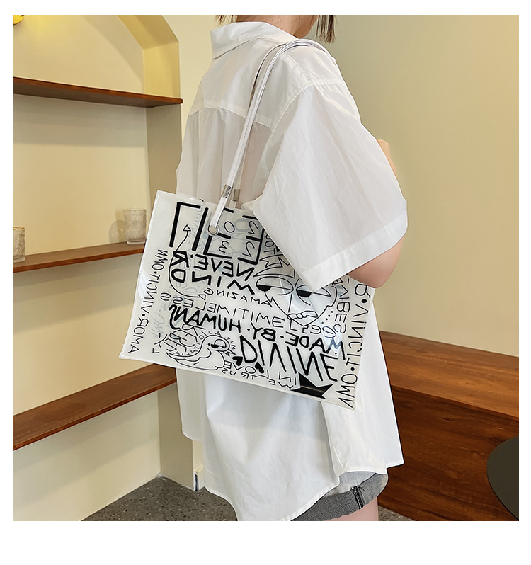 Large Capacity Bag For Women 2022 Summer New Fashion Shoulder Bag Western Style Leisure Transparent Jelly Tote Bag display picture 2