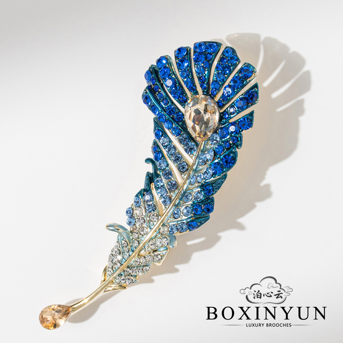 Boshin Cloud's New Luxury Zircon Gradient Blue Feather Brooch, Versatile Banquet Suit Accessories Corsage Pin