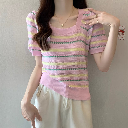 Fresh and cute floral-striped square-neck short-sleeved T-shirt for women—summer youthful top, loose-fitting and slimming.