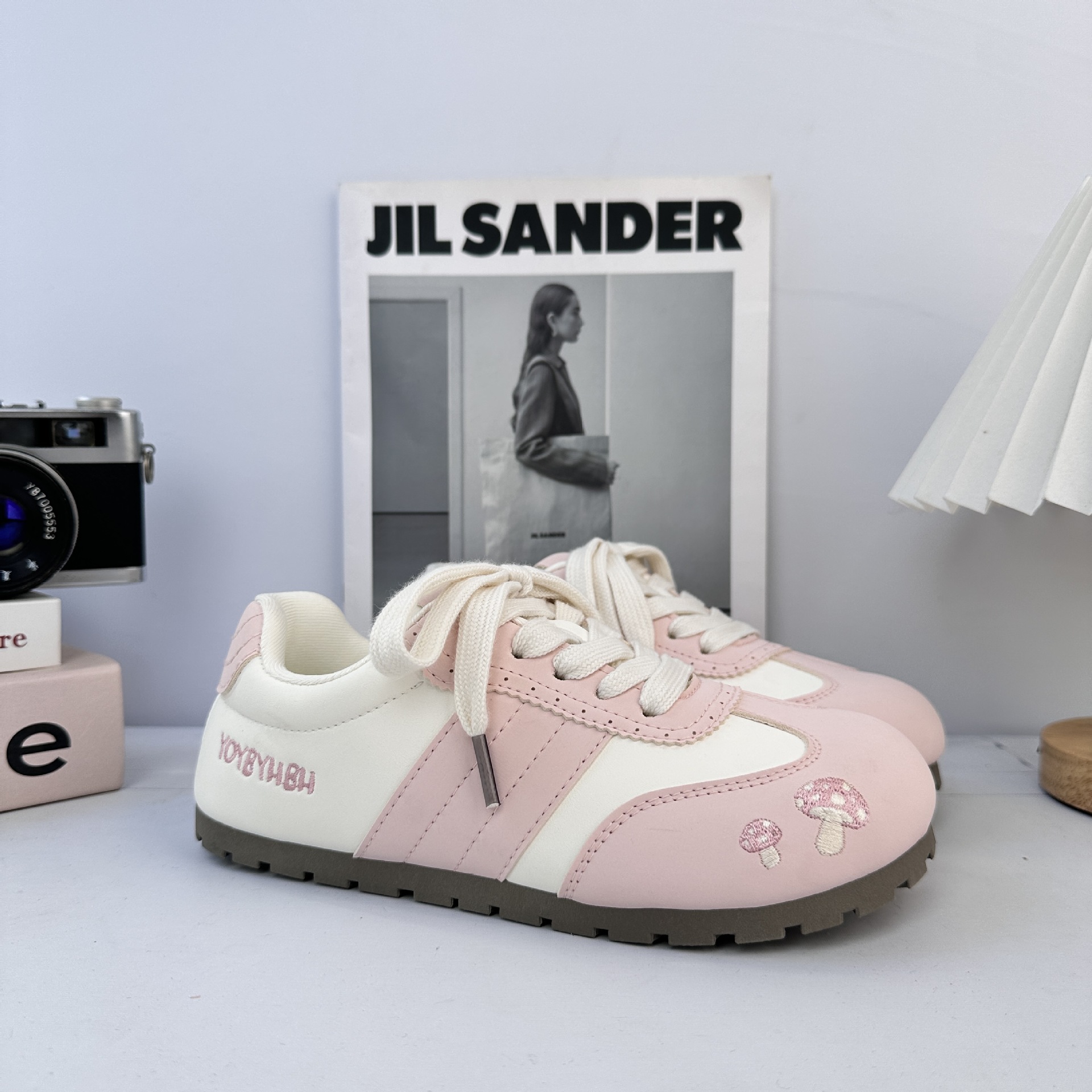 Yuanbo lindo nicho zapatos de skate para mujeres 2025 nuevo otoño deportivo casual ligero puff zapatos blancos