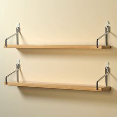 壁の棚は穴を開けないで壁を掛けます。