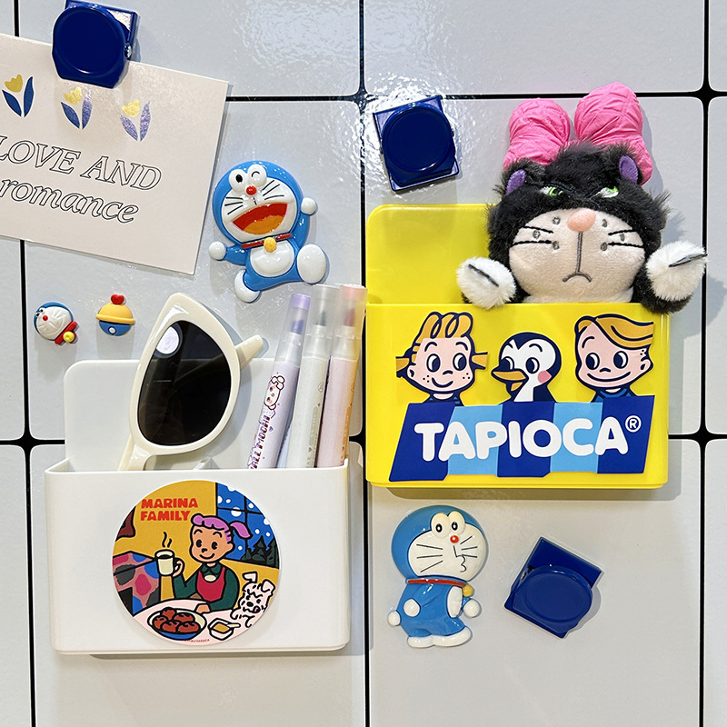 冷蔵庫は磁気を貼って物を置く棚の側面を貼ってかわいい漫画を収納します。|undefined