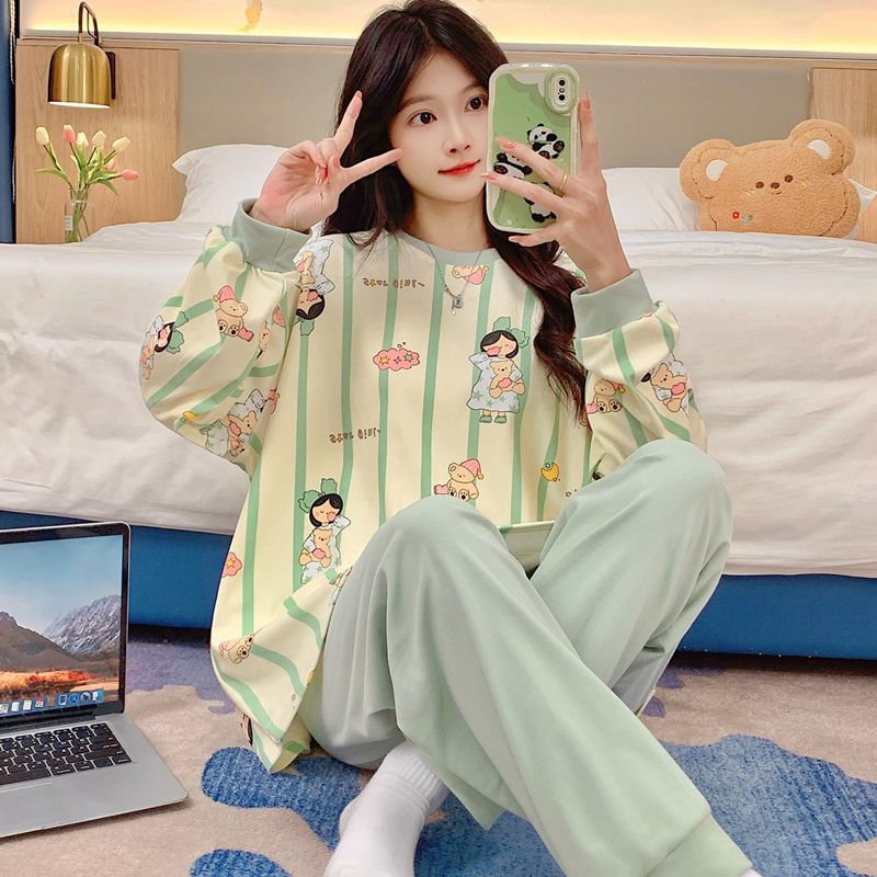 Pijamas al por mayor transfronterizos de mujeres otoño y invierno manga larga de terciopelo chaqueta red dibujos animados dulce viento conjunto de ropa de casa se puede usar fuera
