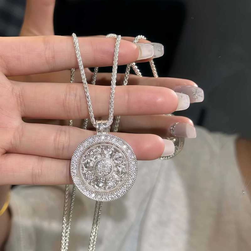 八宝罗盘银色镂空可转动项链圆形镶钻新中式风双面花纹雕花锁骨链|undefined