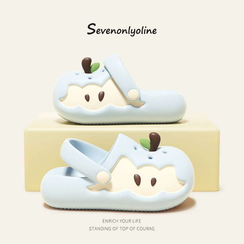 Милые туфли-сабо для родителей и детей Little Apple для женщин и девочек, легкие нескользящие повседневные сандалии с закрытым носком из ЭВА с героями мультфильмов на лето.