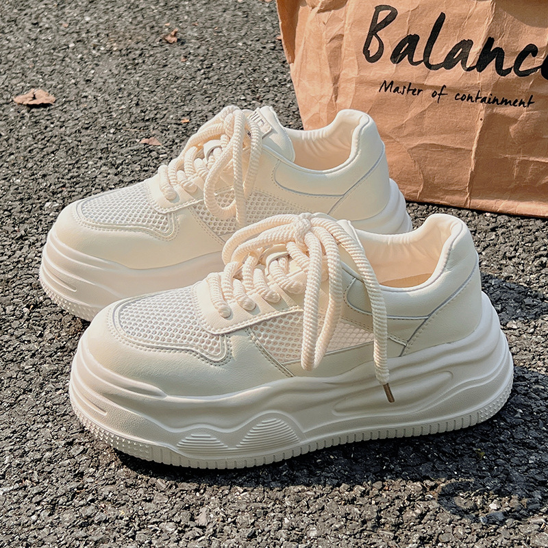 Zapatos blancos de altura de suela gruesa para mujeres, verano 2025, nuevos zapatos de entrenamiento de Nichizhong, zapatos deportivos casuales para mujeres.