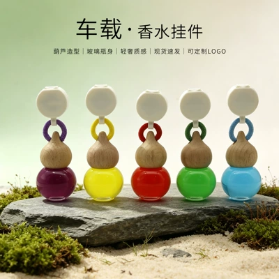 Car air freshener, car perfume pendant, gourd-shaped glass bottle, eliminates odors inside the car, provides long-lasting fragrance, a luxurious car accessory