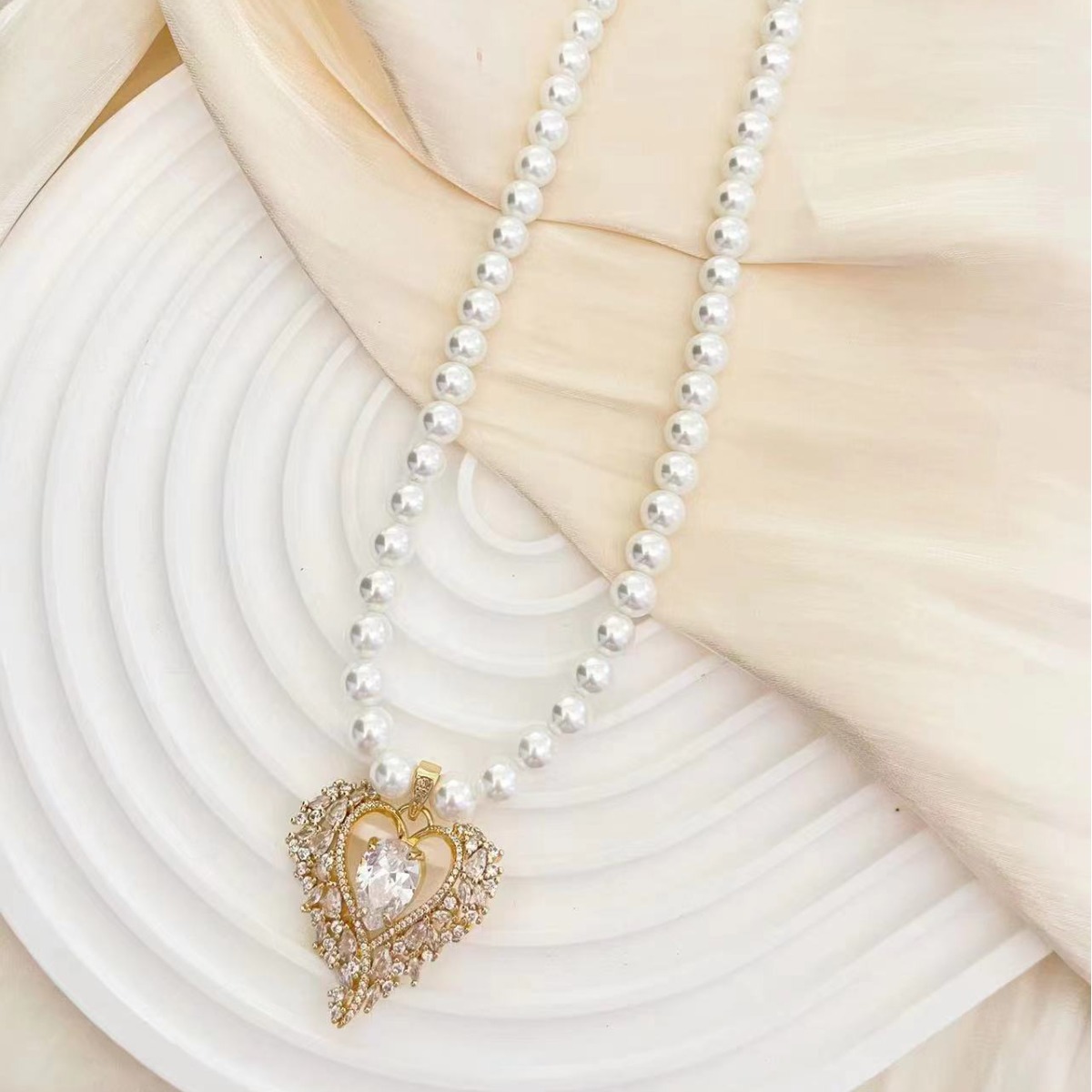 Zircon Inlay Material Pendant Necklace Classification Retro Sweet Heart Shape Zircon Artificial Pearl Copper Wholesale Pendant Necklace