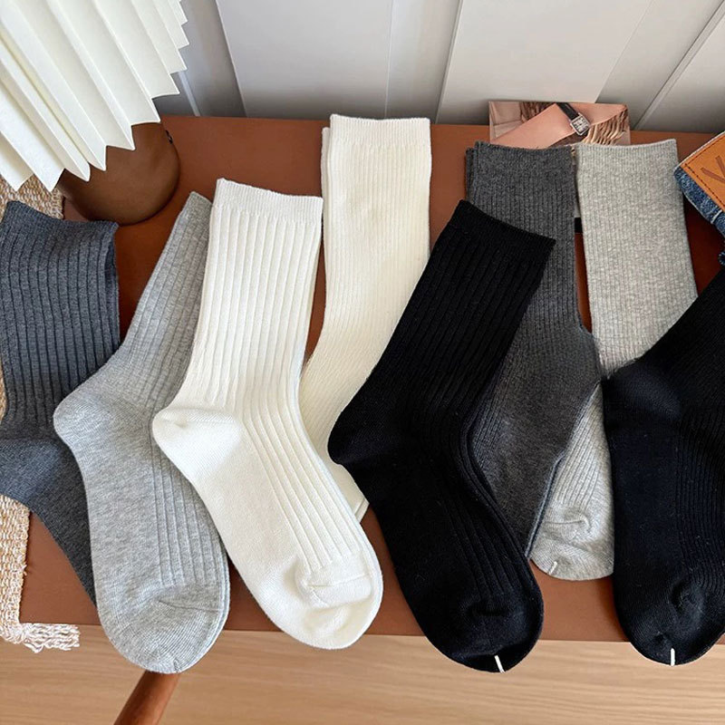 Spring and summer new black and white gray solid color vertical pit four seasons versatile commuter women's socks Japanese thin soft pile socks