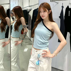 韓国の小衆RRギャル風の色合わせの縁の小さいアルファベットの肩を並べて肩を現して身を修めるベストのストラップの半袖のtシャツ