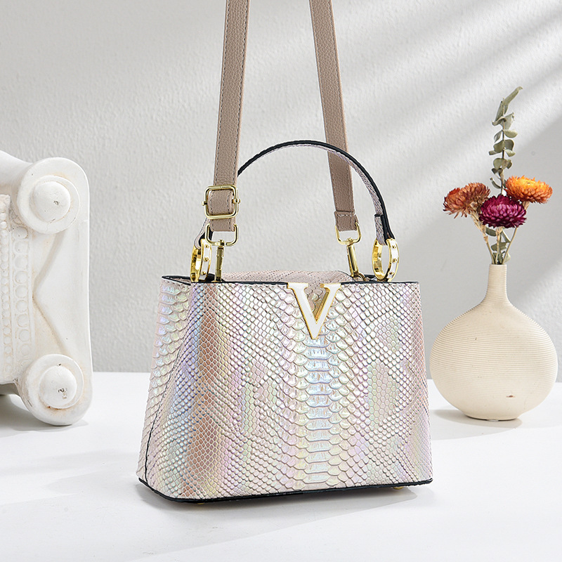 Patrón de cocodrilo de charol 2025 nuevo bolso de moda bolso de cubo de mediana edad bolso de mensajero de hombro para mujer madre degradada
