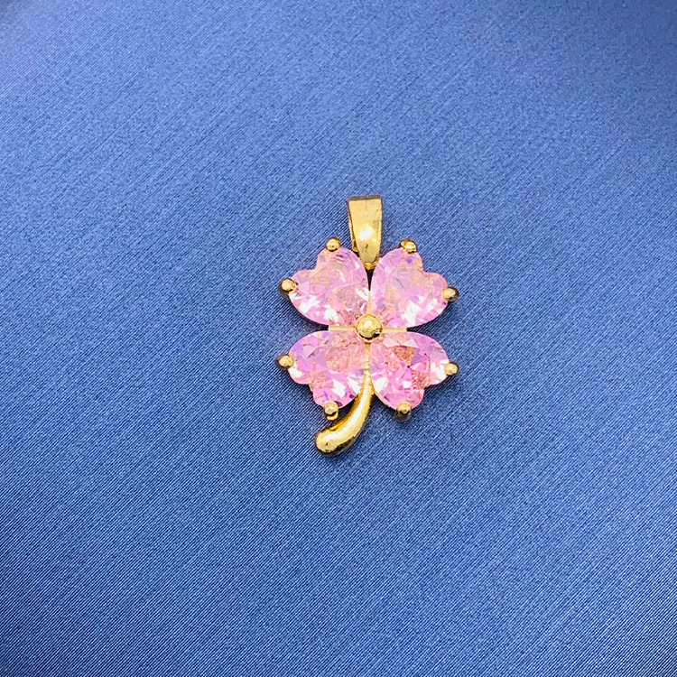 百種類のペンダントは心のままにファッションの経典を配合します。カップルの美しいペンダントは親友のアクセサリーを送ります。