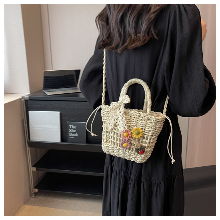 Women's Small Spring&Summer Straw Flower Vacation Beach Weave String Straw Bag display picture 12