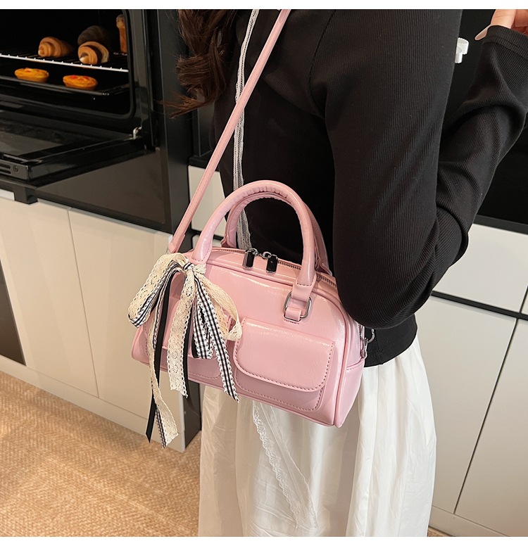 A trendy underarm bag for women in 2025, Korean version, Instagram Spring/Summer new fashion tote bag, versatile and large-capacity commuting bag undefined
