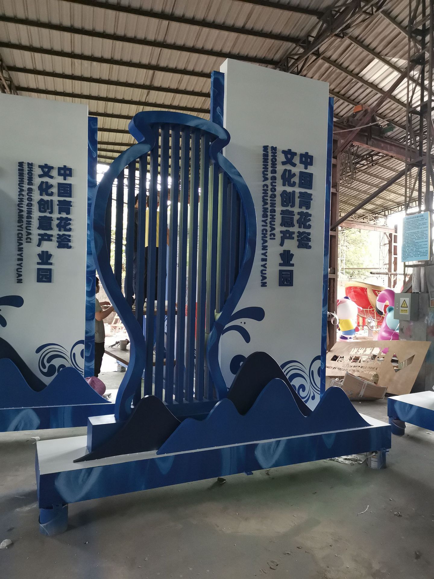 玻璃钢彩车 透明长廊 雪花、冰山隧道门 精神堡垒 餐车 假山