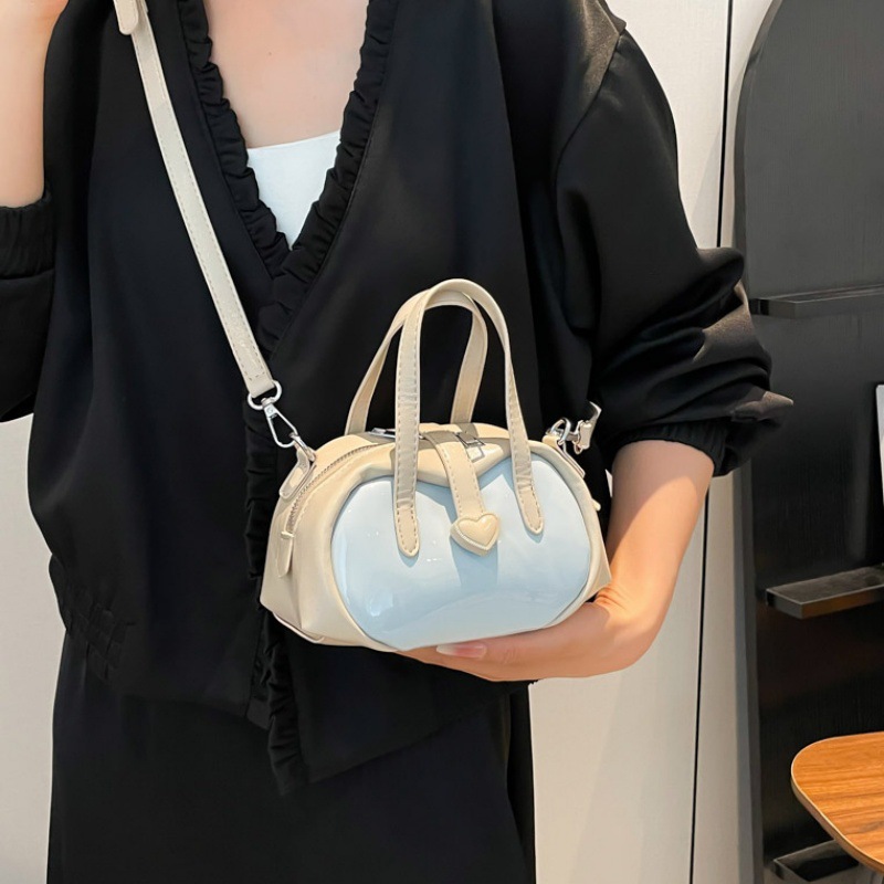 Versión coreana del bolso de nicho 2025 verano nuevo bolso femenino lindo amor bolso de hombro personalidad contraste color bolso de mensajero marea