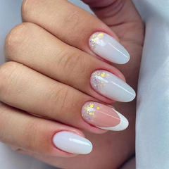 Minimalist Instagram-style round-toe, effortlessly glamorous nail art—featuring shimmering glitter and wearable nail tips, perfect for cross-border international trade and embracing the bold, alluring aesthetic of Western fashion.