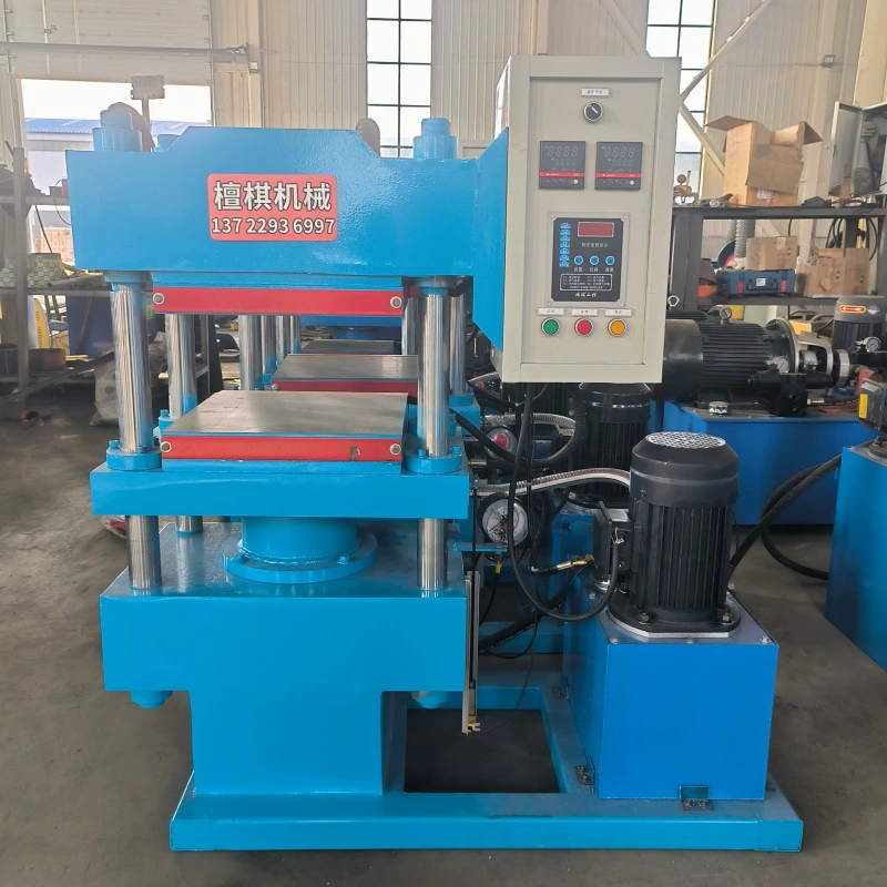 Малый двухслойный плоский вулканизатор 30 тонн 300*300 нагревательных панелей для электрического нагрева работает стабильно