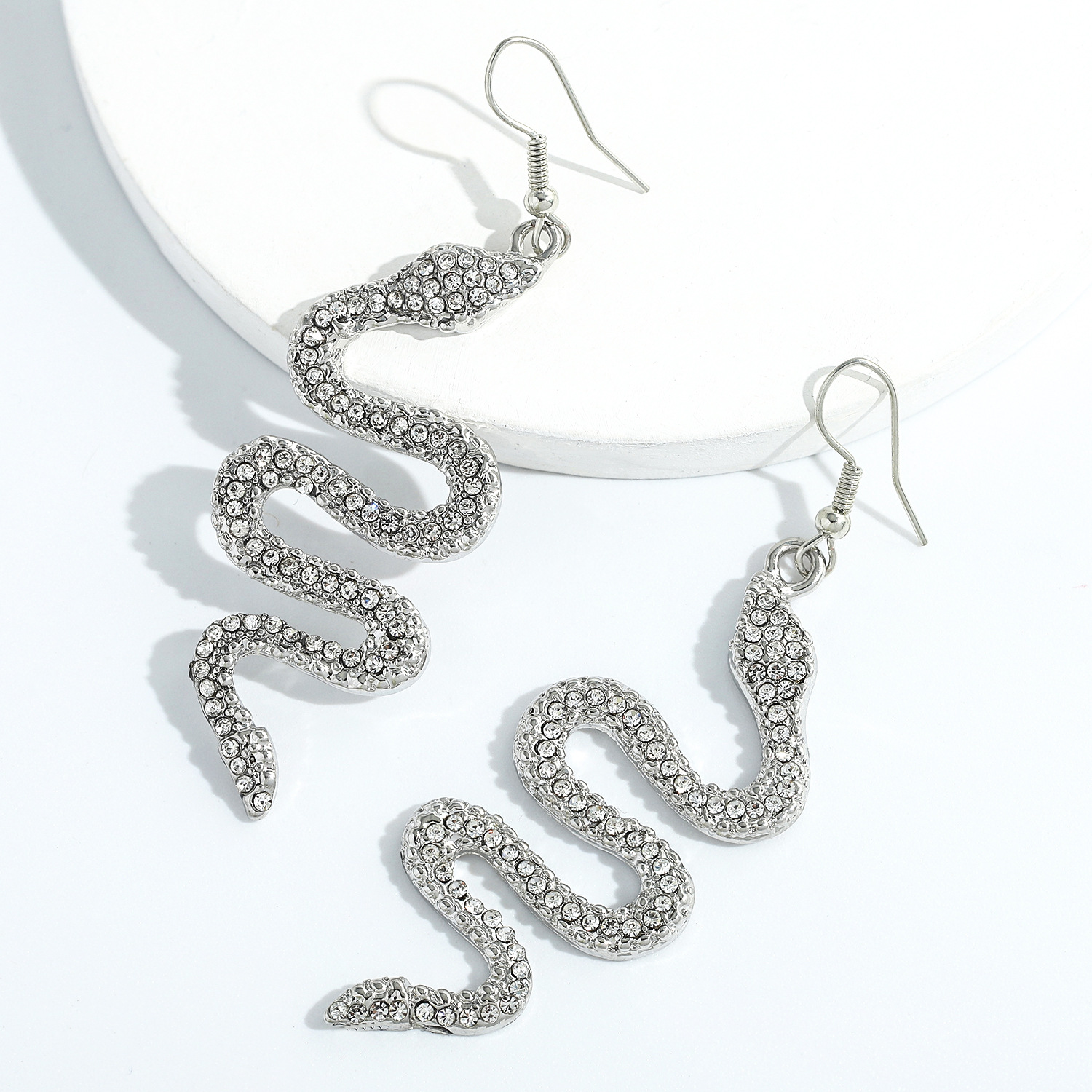 Modische Schlangenförmige Ohrringe Mit Mikrodiamanten display picture 9