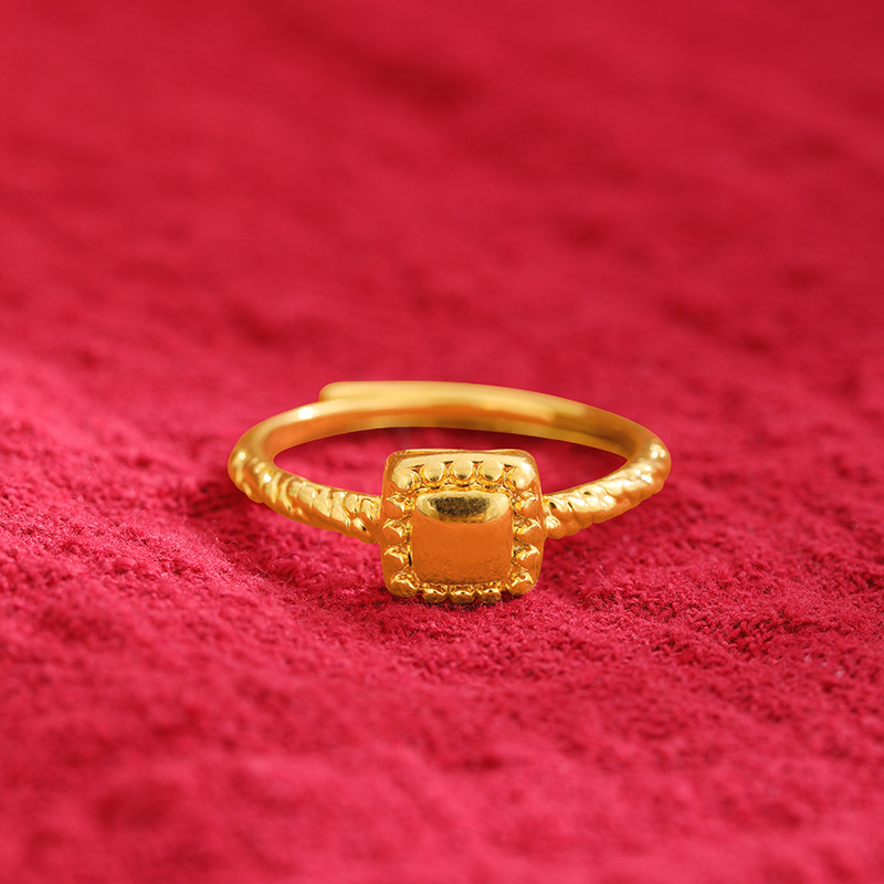 Alto sentido Pequeño Libro Rojo popular anillo de mujer nicho simple a juego de moda anillo de oro Arena de azúcar cuadrado pequeño lujo ligero