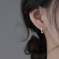 幾何学のダイヤモンドの耳のボタンの女性の大衆の設計の高級感はシンプルです。