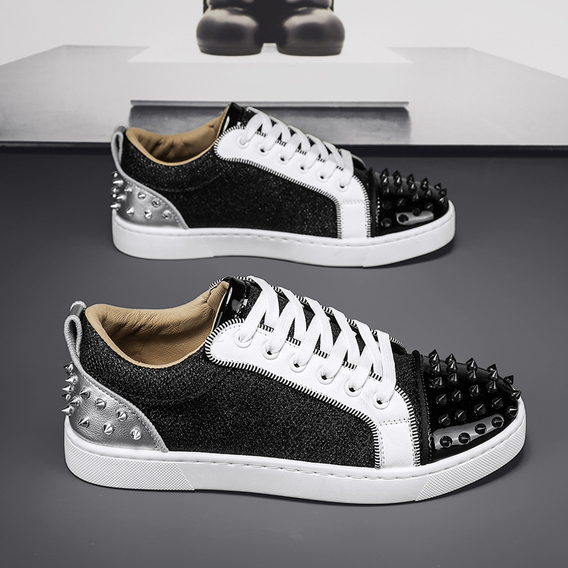 Zapatos de hombre de otoño 2025, nuevos zapatos de moda casuales de clavos de clavos, zapatos de plancha de trabajo negro bajo