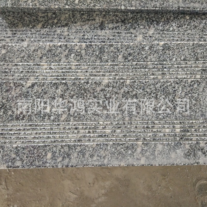 内乡石材厂家珍珠灰拉丝面小铁灰机刨石防滑美观建筑广场地铺石材