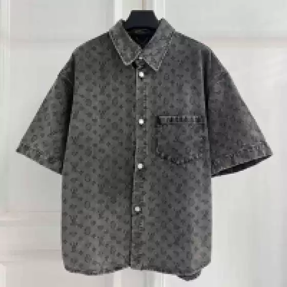 2026 Summer New V‑Classic All‑Over Print Casual Relaxed Spread‑Collar Short‑Sleeve Shirt & Shorts for Men and Women