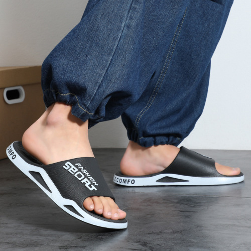 2024 New Men's Slippers Trendy Outdoor Wear Home Indoor Couple Bathroom Anti-Slip Cool Slippers Summer Men